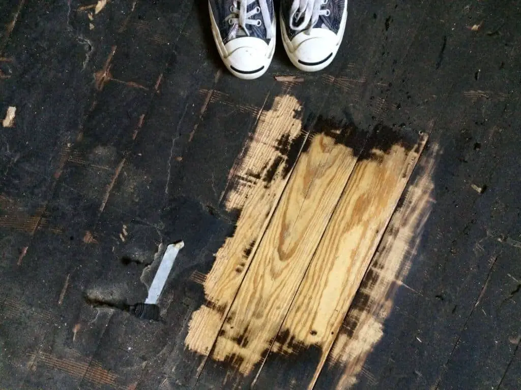 How to Remove Tar Paper From Wood
