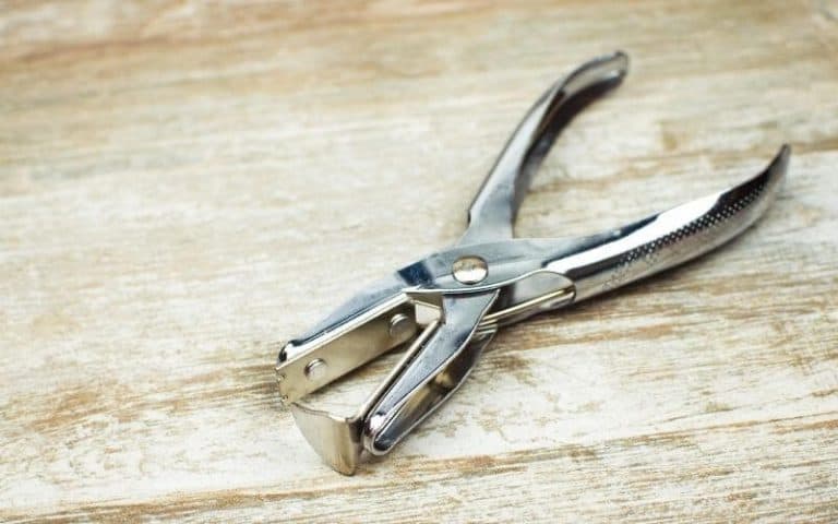 how-to-remove-staples-from-wood-10-methods-explained