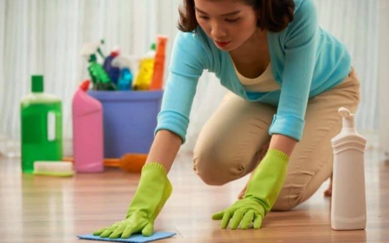 how-to-clean-grease-off-hardwood-floors-5-quick-steps