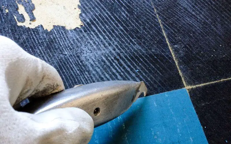 how to remove vinyl flooring in bathroom