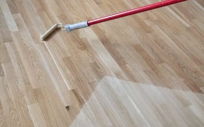 How to apply oil-based polyurethane to wood floor
