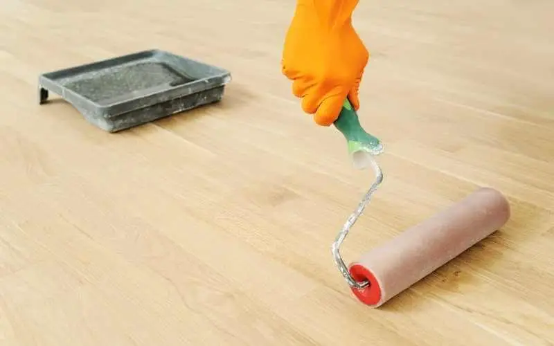 applying oil based polyurethane on wood floor