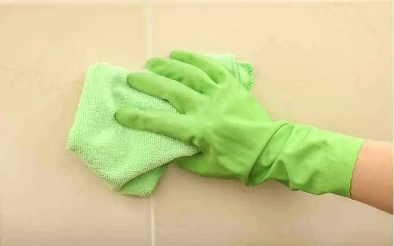 cleaning soap scum from tile and grout
