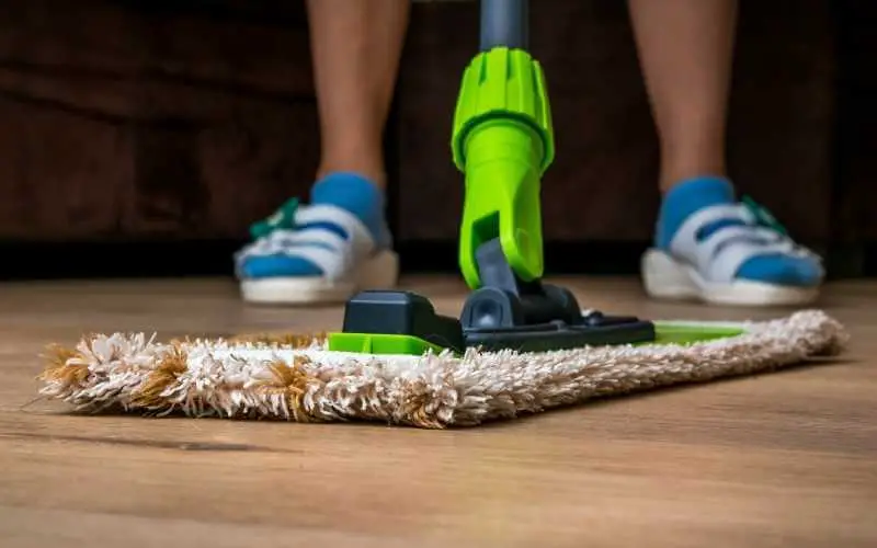 how to clean laminate floors without streaks