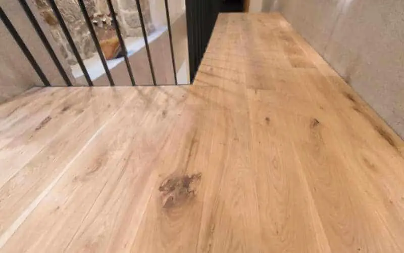 how to tell the difference between red and white oak flooring