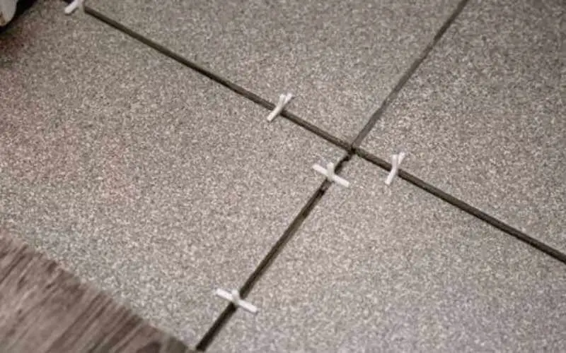 spacing tile floors