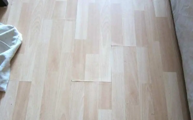 laminate floor peeling