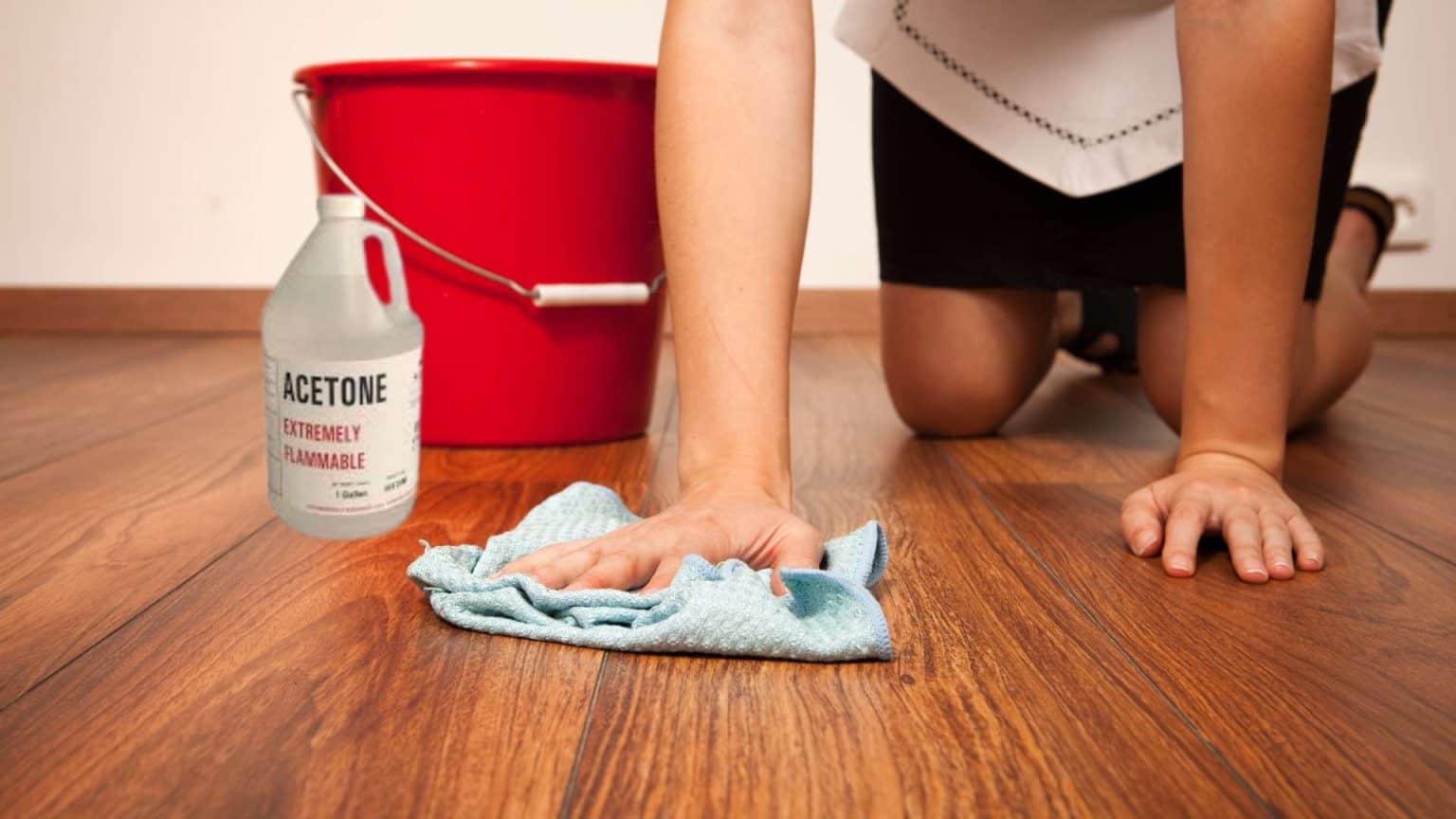 will-acetone-damage-vinyl-flooring-5-steps-easy-fix